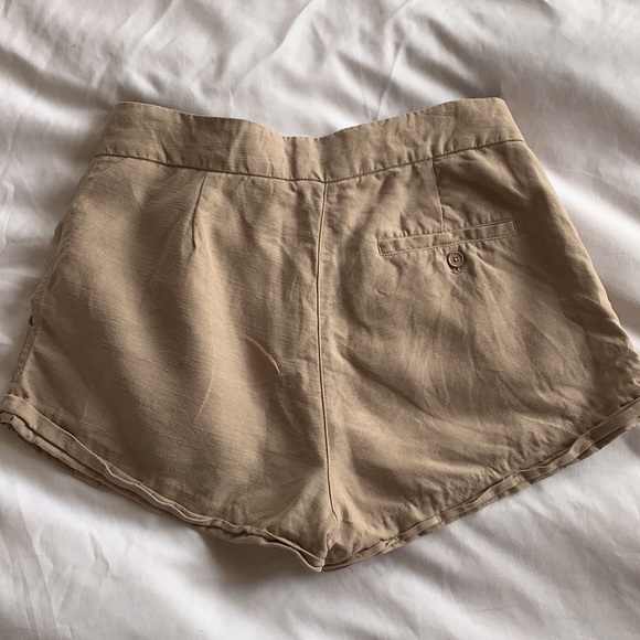 Aritzia Wilfred beige short - Picture 4 of 6